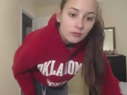 火辣的外國正妹在鏡頭前脫衣服挑逗